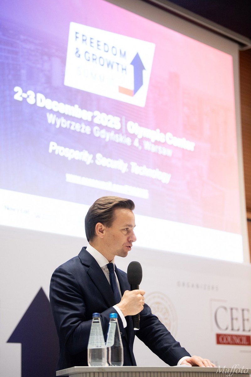 maffoto2's tweet photo. Wicemarszałek @krzysztofbosak na forum Freedom &amp; Growth Summit 2.12.2025 r. @konfederacja @RuchNarodowy #photography  #fotografwarszawa #polityka #konfederacja #sejm https://t.co/cbqo2kflka
