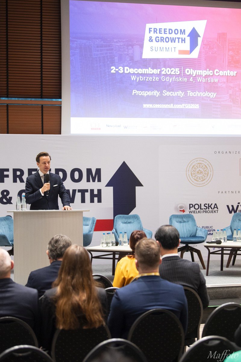 maffoto2's tweet photo. Wicemarszałek @krzysztofbosak na forum Freedom &amp; Growth Summit 2.12.2025 r. @konfederacja @RuchNarodowy #photography  #fotografwarszawa #polityka #konfederacja #sejm https://t.co/cbqo2kflka