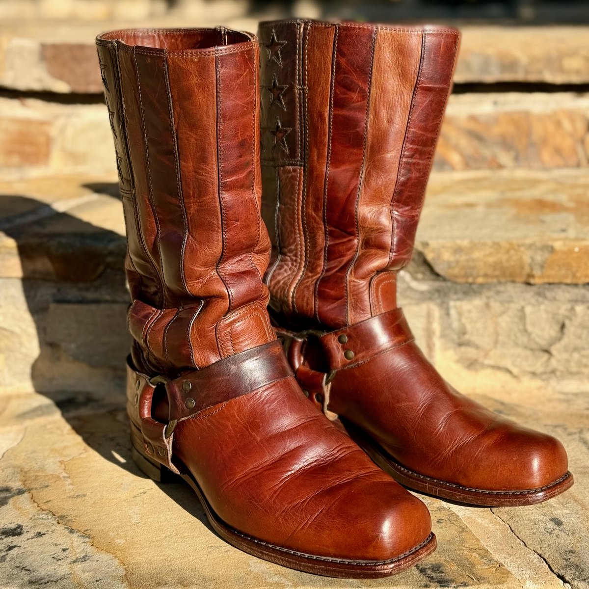 革のお手入れの冒険。しばらく履いていなかったので、かなり傷んでいたのですが、Saphir、Venetian Shoe Cream、そしてObenauf'sのおかげで復活しました。Fryeの150周年記念ブーツ。アーカンソー州でハンドメイドさ