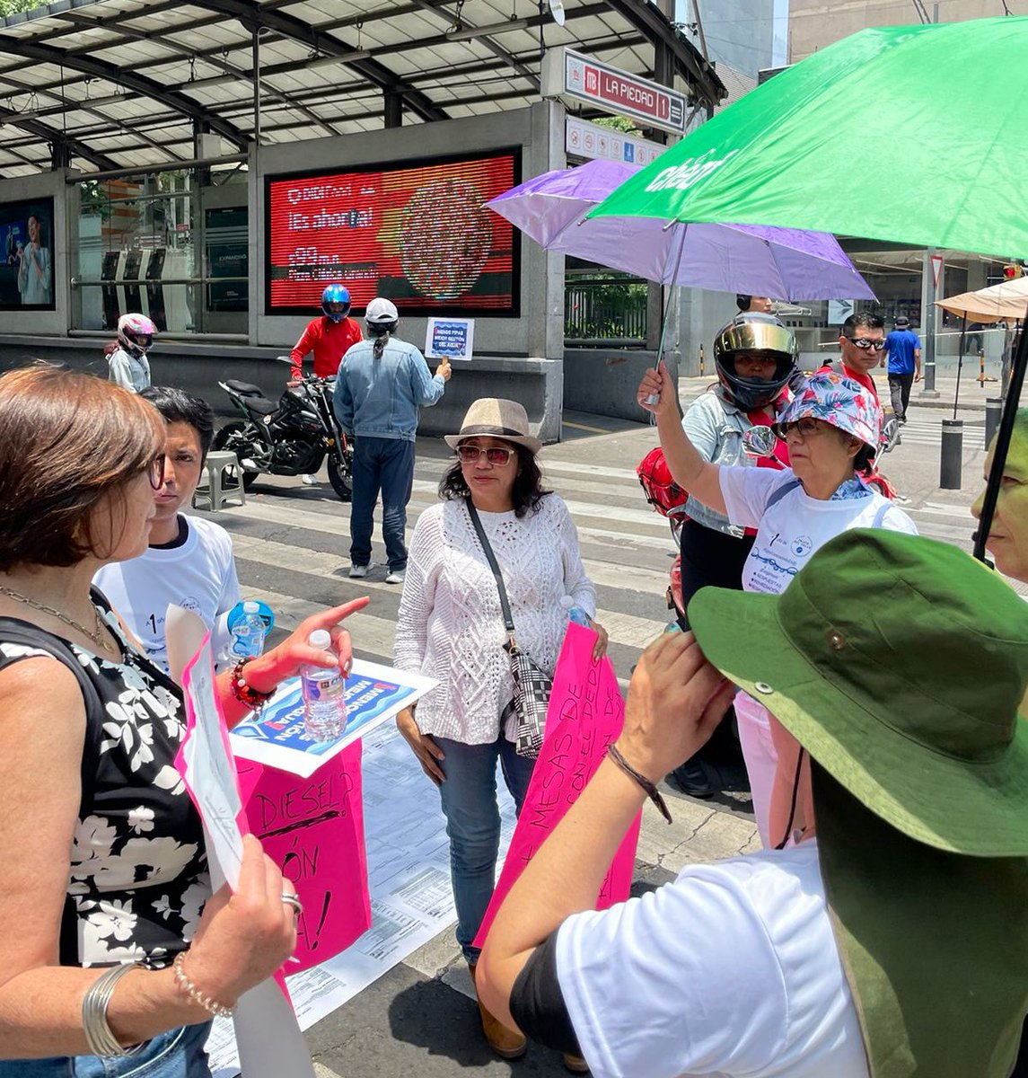 PoderCiudadTV's tweet image. Hoy martes‼️

En cabina, vecinos que ganaron #PresupuestoParticipativo  @En_laDelValle 4,  para mitigar problema del agua contaminada en #BJ nos dirán cómo va

📻 #RadioCongreso
🎙️@floresaquino
⏰ 17/18 hrs #EnVivo

📲 canaldelcongreso.gob.mx/radio 🎧

📍 @CanalCongreso