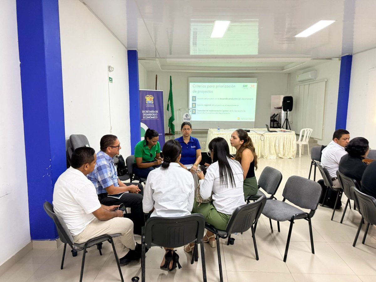 UrbanPro_co's tweet photo. Hoy estamos en Magangué con la Secretaria de Desarrollo Económico y la @GobDeBolivar en la mesa de construcción de la Política Pública de Desarrollo Productivo. 

Estuvimos construyendo los proyectos detonantes con los actores claves para el desarrollo económico deL departamento. https://t.co/PwWat9c9UC