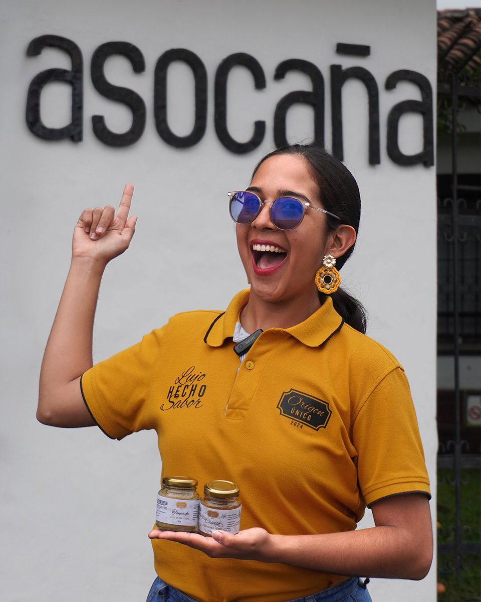 asocana's tweet photo. ¡En Asocaña ya empezamos las compras navideñas! 🎄✨
Hoy recibimos a los emprendedores de #CompromisoRural, que por segunda vez en el año nos visitaron con productos increíbles.
Te contamos cómo fue esta jornada. 👇 https://t.co/9GS4Rlo9wB