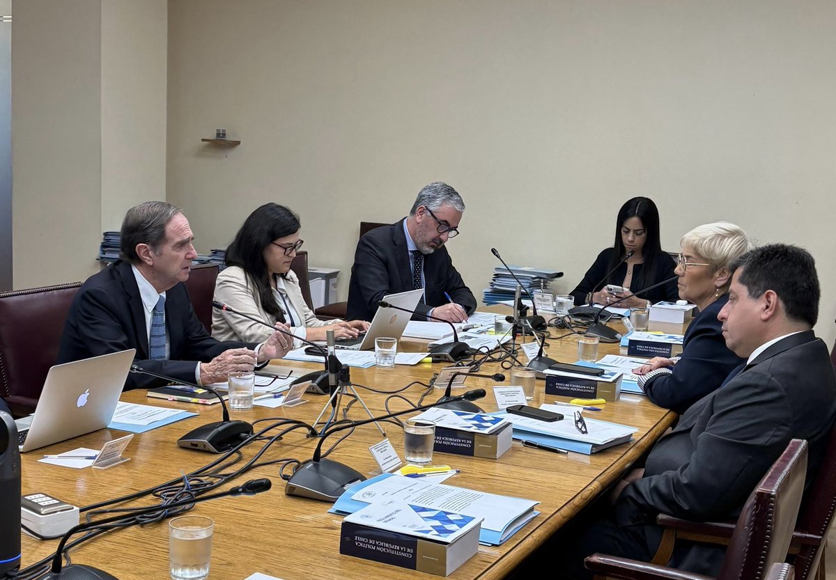 Invitado por la. Comisión de Constitución del Senado, expuse hoy sobre la necesidad de incorporar cambios fundamentales al proyecto de nombramientos judiciales, para asegurar la independencia judicial