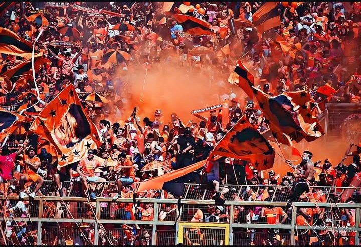 ColochoCobreloa's tweet photo. Confirmado el Aforo de 11.000 personas para la final del ascenso este domingo 7 en el Zorros del desierto entre Cobreloa vs Deportes Concepción, q no falte nadie q sera una fiesta total 🧡🦊🏟 https://t.co/DNGiD83bwJ