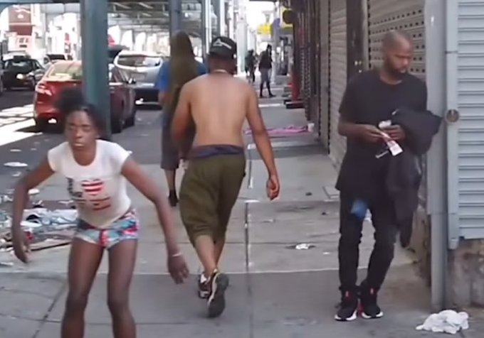 <a href="/BrandyRuiz_/">BrandyRuiz</a> <a href="/tonoastiazaran/">Antonio Astiazarán</a> <a href="/VozMediaUSA/">VOZ</a> <a href="/vanessavallej0/">Vanessa Vallejo</a> Creo que tampoco pueden, 

Por eso me extraño que Trump se quiera llevar la manufactura automotriz a EEUU si ciudades como Detroit o Wayne parecen tomas de la serie Walking Dead