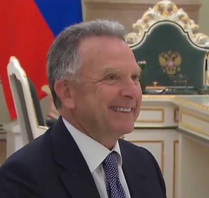 Witkoff meeting Ukrainians: scruffy, unshaven, resentful.

Witkoff meeting putin: positively radiant, bouncing in his seat, making love eyes.

That's definitely how a neutral intermediary looks like.