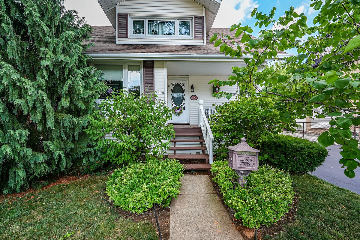 Niagarareal's tweet photo. ✨ Now $724,900! ✨ Charming Grimsby home with hardwood floors, updated kitchen, bright living/dining room + cozy family room. Enjoy a private yard with pool, outdoor shower &amp; decks. Bonus heated garage/office/workshop. Minutes to downtown &amp; highway! 🏡
https://t.co/EEpuVofxch https://t.co/ITEeBwDTKn