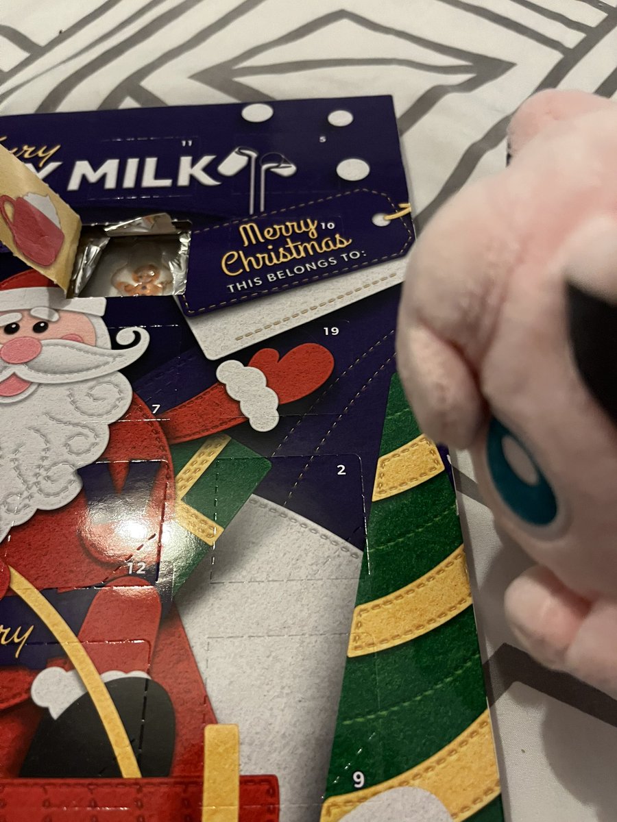 ethan_poun14512's tweet image. 2nd of December today! And this time me and little Jigglypuff opened the second door of our chocolate calendar. Jigglypuff is very happy just like her little sister Igglybuff. 😊❤️🎄🎅🏻🤶🏻❄️☃️🌟🎁 #2ndDecember #Christmas2025 #Jigglypuff #AdventureswithJigglypuff #Pokemon #Christmas