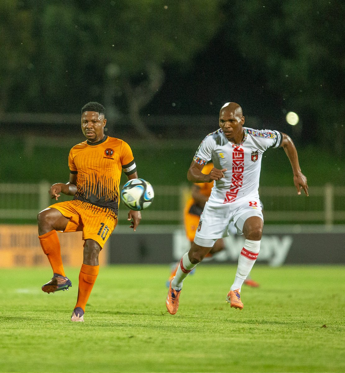 QuatrLinhas's tweet image. Draw between @polokwane_city and @TSGALAXYFC for #southafricaleague 
#polokwanecityfc 0 #Siyadumuza 0
#PLKTSG