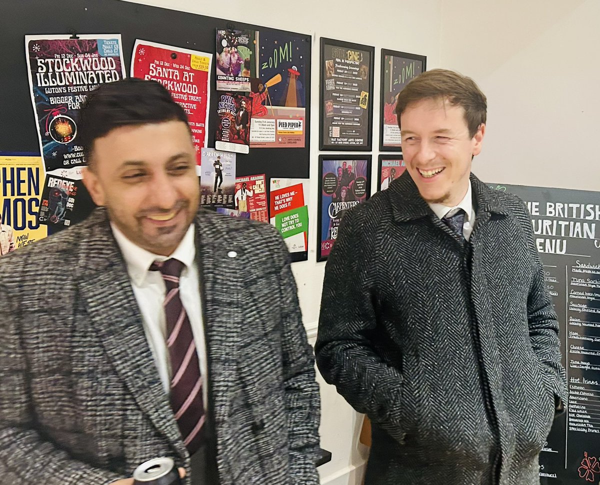 ChilternTSH's tweet image. Lovely to see so many of our staff at LutonEd this evening. @TeachLeadAAli @mradamkohlbeck @unleashing_me @TomBellwoodCLT @CSHargraves @MsMcGivern @LorraineHughe20 @msybibi