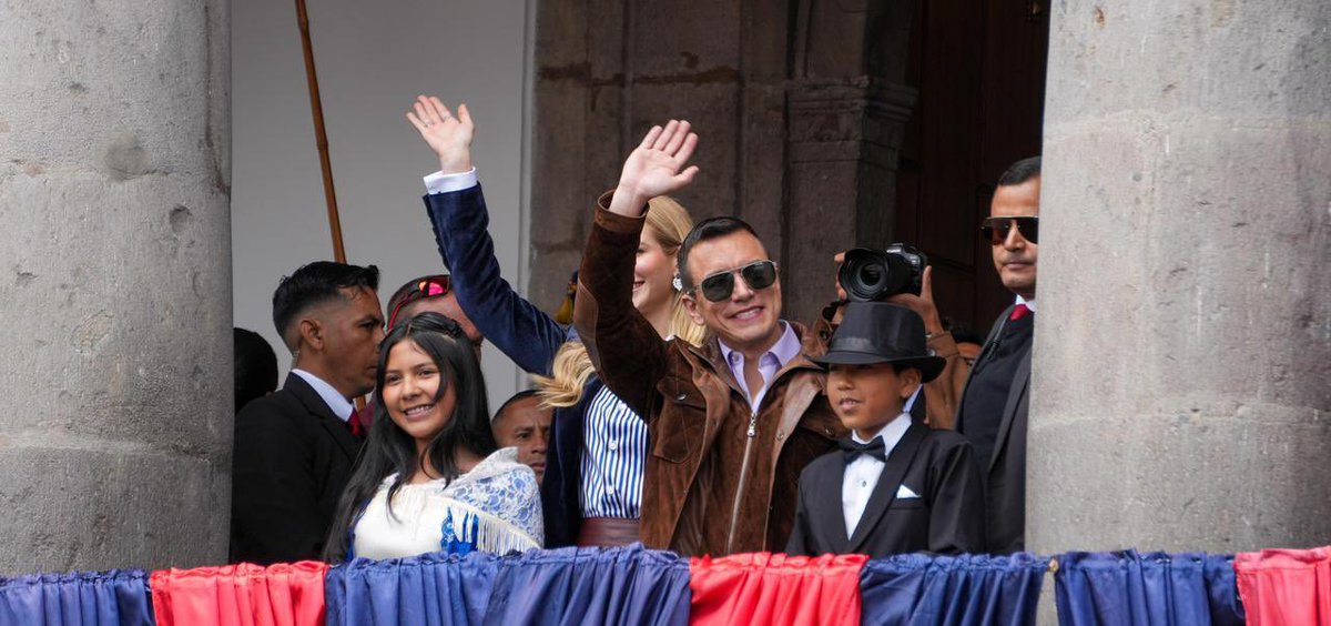 HaroldBurbanoOk's tweet photo. Celebramos a Quito en sus tradiciones junto a su gente. 

Acompañamos al presidente @danielnoboaok en la serenata quiteña, resaltando la identidad que nos une y el compromiso permanente con la capital.

#VivaQuito
#ElNuevoEcuador https://t.co/VIEci9SGlc