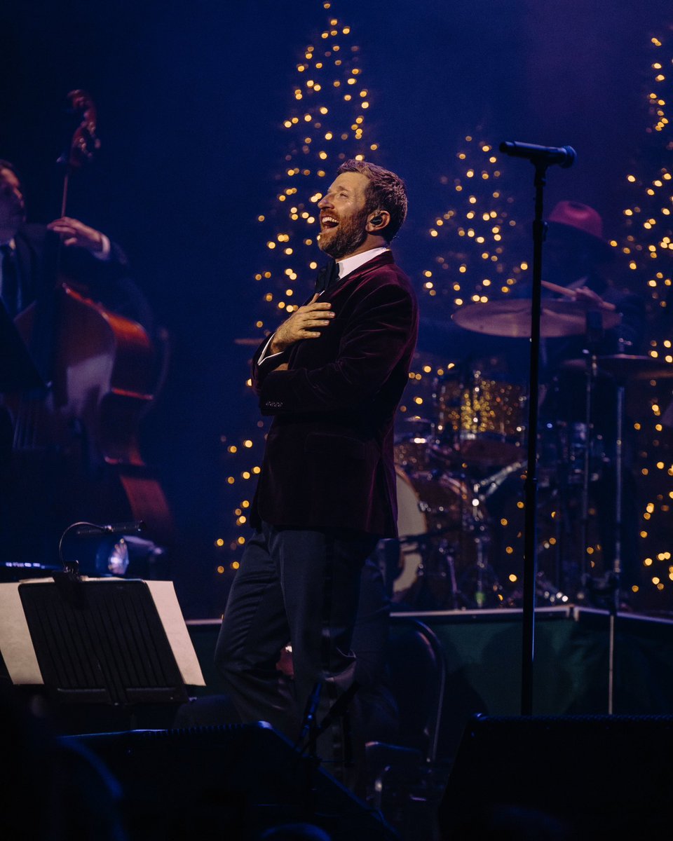 bretteldredge's tweet image. I can’t even explain the feeling of getting to sing in this hallowed venue…sacred the mother church…I love @theryman and our yearly tradition of calling it home for multiple nights of the GLOW tour…you guys showed up with so much soul and spirit…until next year, Nashville❤️