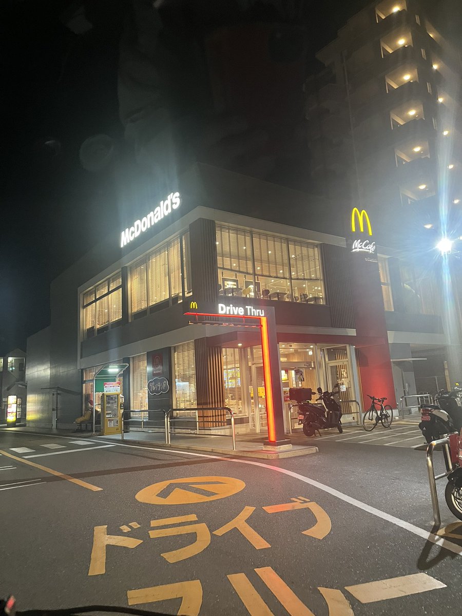 piccolo5655's tweet image. おはよー水曜日、11月3日
朝マック食べてー
出張行くバイ
^ ^