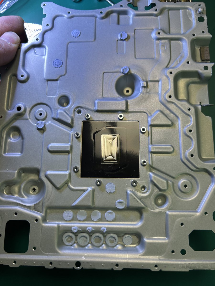 Modyfikator89's tweet image. New PS5 Slim EDM-052 vs EDM-040 Cooling System
COOLING Comparison: I&apos;m adding photos of both heatsinks! Check out how much the cooling systems differ in both console revisions.
Review the details in the photos
#PS5Slim #PS5  #sony #Cooling #TechTeardown #PlayStation