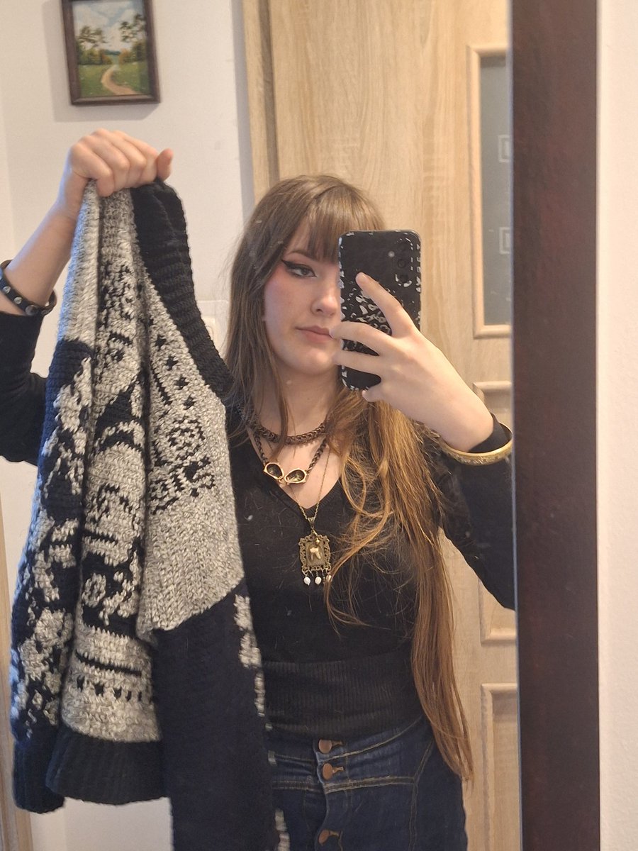 smutnylis's tweet image. to ciekawe suko co właśnie robi w moim mieszkaniu