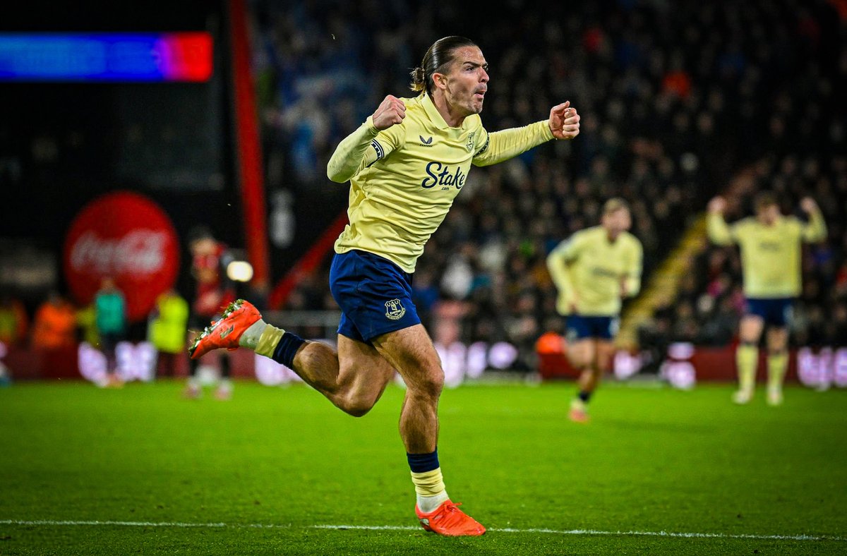 UHTPodcast's tweet image. That&apos;ll do

Moyes back to being a football genius again 🔵⚪️

#UHTPodcast #EFC #COYB #Everton