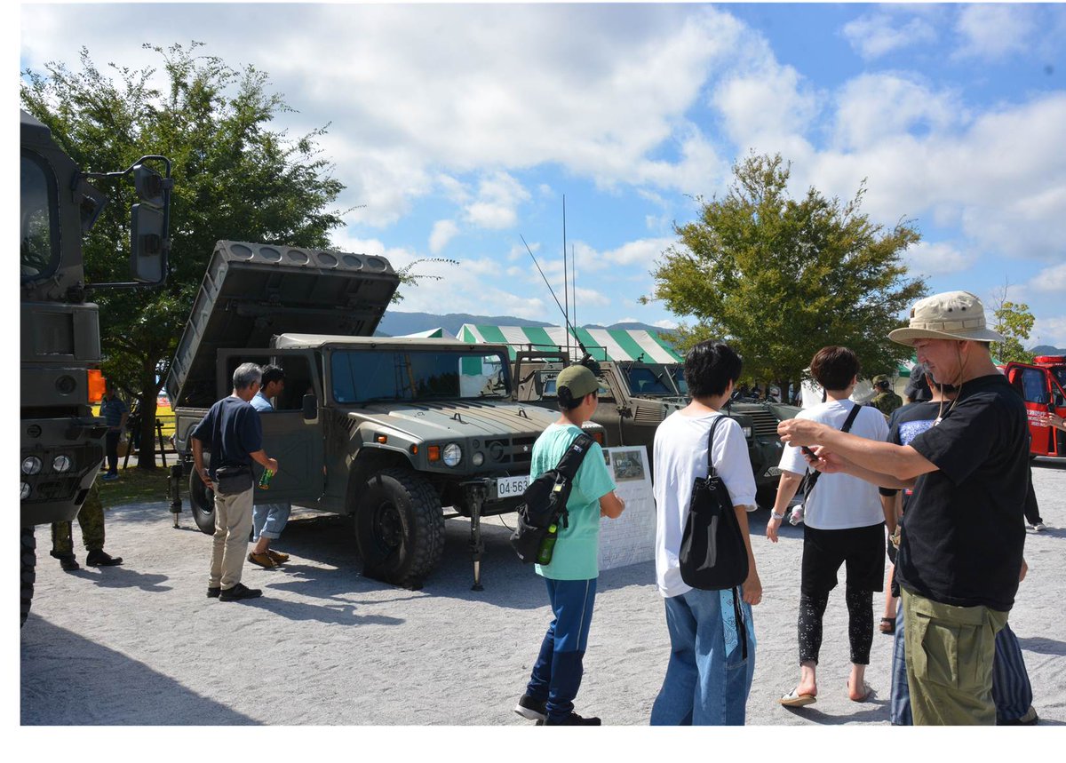 camp_kusu's tweet image. みなさんこんにちは！
＃玖珠駐屯地 は１０月１２日に開催された
#第２２回機関庫まつり にて装備品展示を行いました。
装備品展示、隊員との交流を通じて多数の方々に笑顔で楽しんでもらえました！
＃１９ＷＨＳＰ ＃ＭＰＭＳ ＃ＬＡＶ