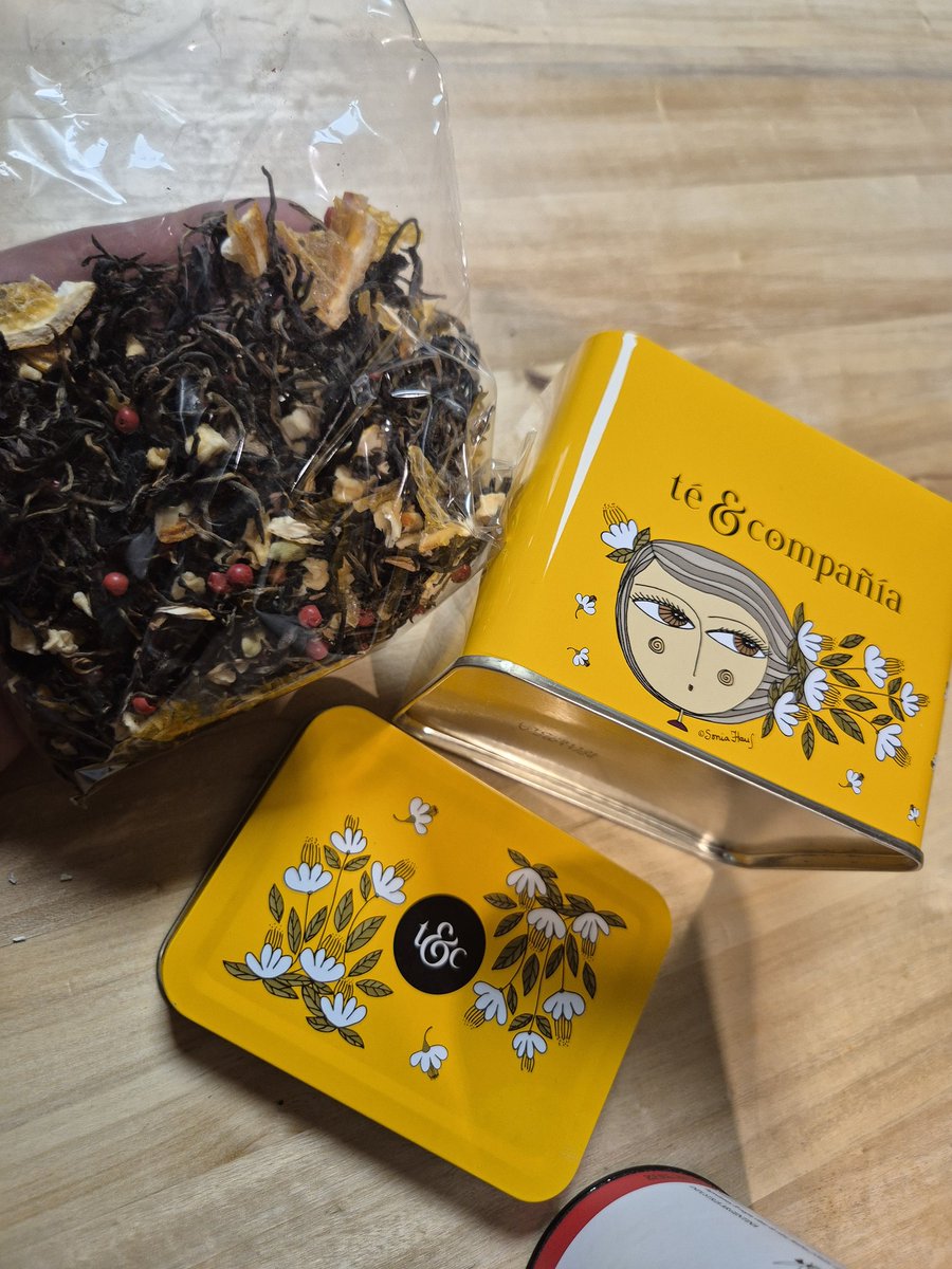 El último producto de Te &amp; Compañía demoró varios años en materializarse,  y además incluye arte de otra emprendedora. Si te gusta el té especial y la yerba especial no dudes ni un segundo
tecompania.com.ar