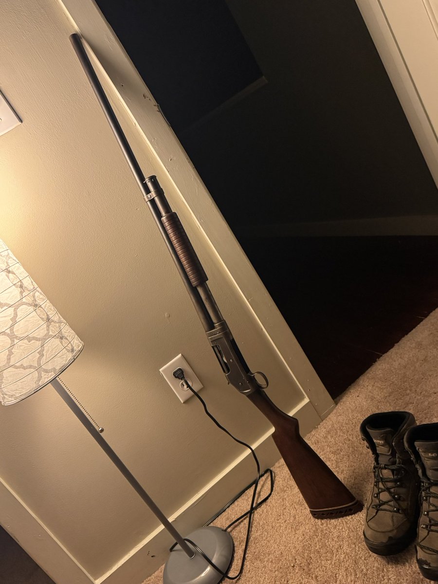 scarlettactual's tweet photo. bought a stick 👍 https://t.co/y3YythmXNZ