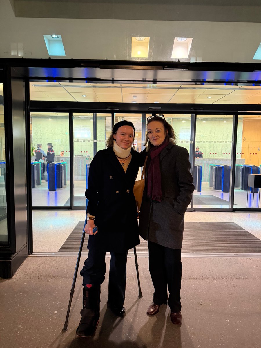 Nous sommes tous impressionnés par le courage physique et moral d’Emma, 22 ans. Son témoignage digne et lucide sur ce qu’elle a vécu, force le respect.