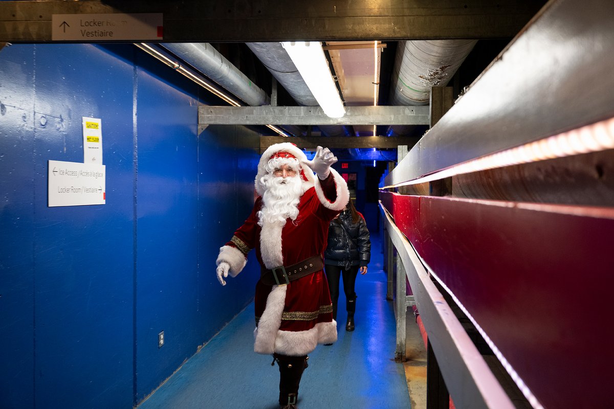 theolympicoval's tweet image. 🎶 Ho ho ho, come out and play —
Holiday Market this Saturday!

80+ UCalgary vendors, treats to share,
games, prizes, holiday flair!

And the man himself, what a sight —
🎅 Santa skating on the ice!
Dec 6, 12–5 — don’t think twice! ⛸️✨

@UCalgary @UCDinos @ucalgaryalumni
