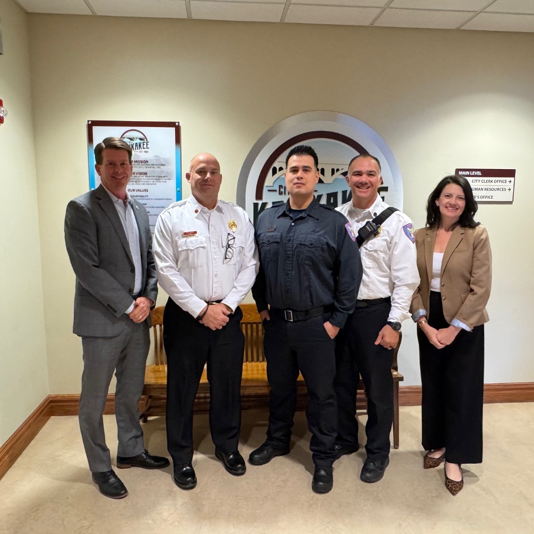 CityKankakee's tweet image. 🚒 ¡Bienvenido al equipo!

La ciudad de Kankakee da la bienvenida con orgullo al bombero Javier Rodríguez. El bombero Rodríguez juró oficialmente el cargo hoy, 2 de diciembre de 2025, ante la secretaria municipal Stacy Gall. 👏🔥 

#Kankakee #KankakeeFireDepartment #WelcomeAboard