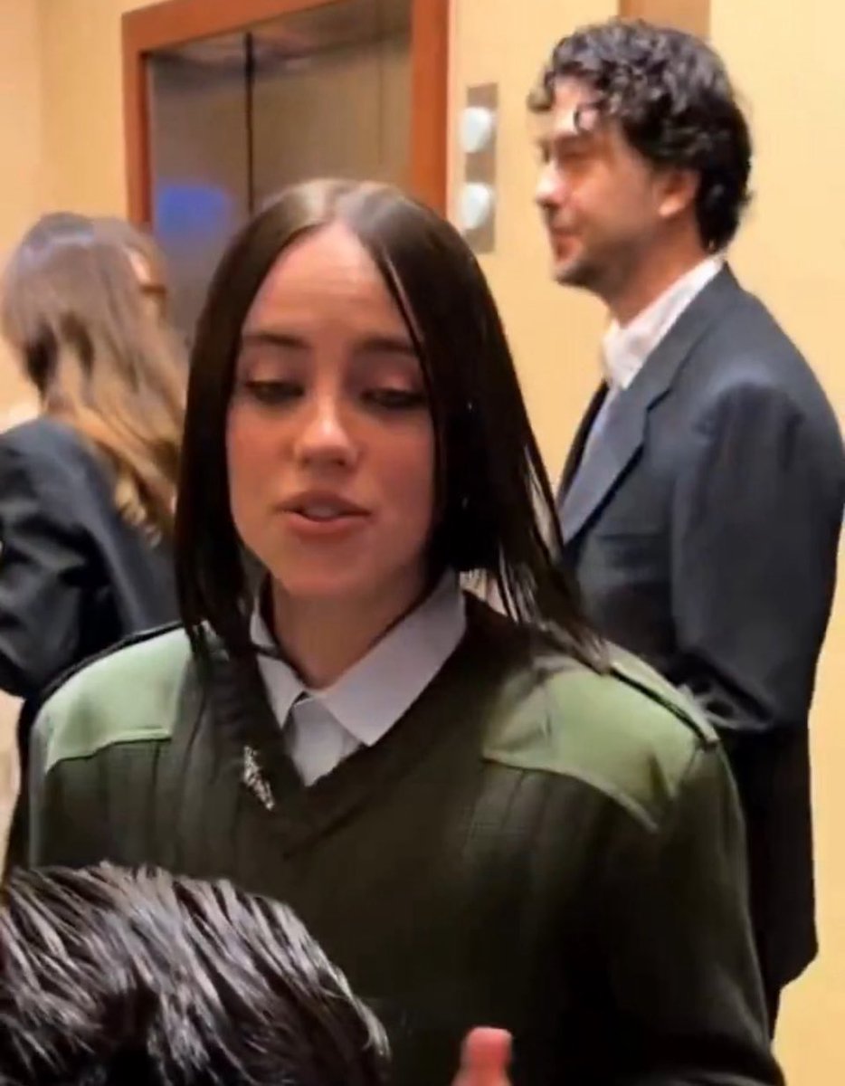 Topdott's tweet photo. Nat is the one selling Billie to the paparazzi,she has nothing to do with it. He’s like “Take me with you, Billie, I need to fix my image.”He always finds a way to sell to Backgrid directly or indirectly, but it’s not working. Now he’s playing the victim so she’ll feel empathy 😂 https://t.co/1gAtIx9LiF