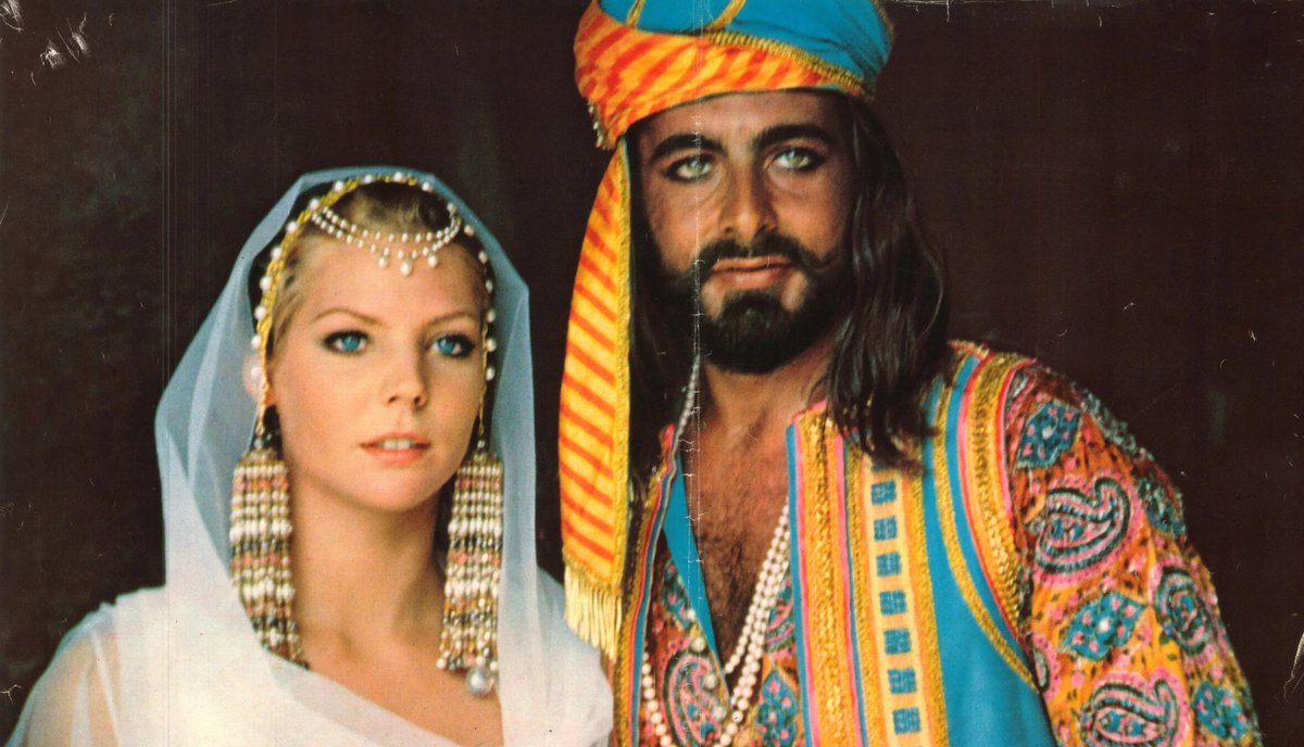 Avevamo un'altra età. 
Altre emozioni.
Tanta curiosità. 
E tanta ingenuità. 
Ed è quello che manca alla nuova serie di #Sandokan, che pure è un buon prodotto.
Ma manchiamo noi.
Quelli che eravamo e non siamo più. 
Purtroppo...
#SandokanPremiere #2dicembre #Sandokanrai #KabirBedi
