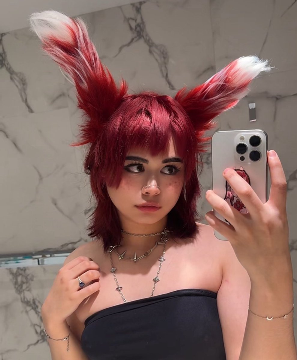 empress_kiyana's tweet image. just a lonely lovebird looking for her other half