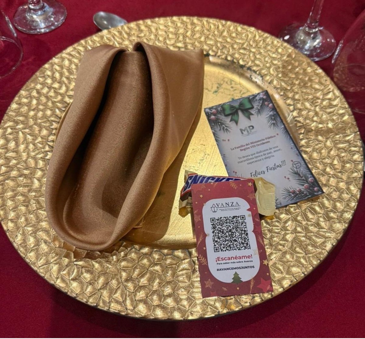 Usan el logo, la imagen y hasta actividades propias del Ministerio Público para disfrazar propaganda gremial. No solo confunden lo institucional con lo privado, lo usan como escudo. Un nivel de descaro que ya ni intentan ocultar.