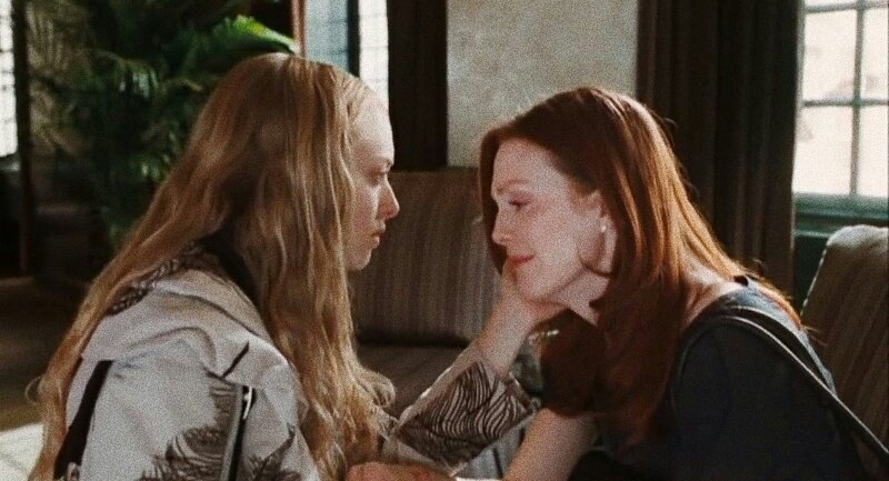 TheCinesthetic's tweet photo. It’s Julianne Moore and Amanda Seyfried’s birthday today, which feels like the perfect excuse to celebrate them both and revisit Chloe (2009) https://t.co/1gJRvKioiz