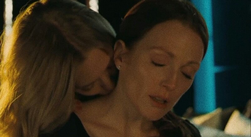 TheCinesthetic's tweet photo. It’s Julianne Moore and Amanda Seyfried’s birthday today, which feels like the perfect excuse to celebrate them both and revisit Chloe (2009) https://t.co/1gJRvKioiz