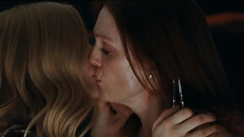 TheCinesthetic's tweet photo. It’s Julianne Moore and Amanda Seyfried’s birthday today, which feels like the perfect excuse to celebrate them both and revisit Chloe (2009) https://t.co/1gJRvKioiz