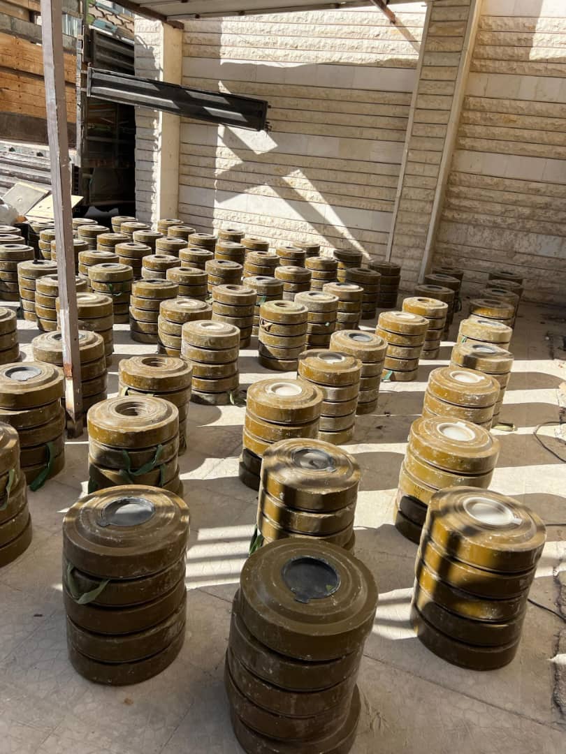 لو صح هذا الخبر يبقى السؤال: أين الحكمة في قطع طريق إمداد المقاومة؟ ومن يجني النتائج؟
ماذا قدمت لكم إسرائيل مقابل هذه الخدمات الكبيرة، سوى التوغل يوميا في سوريا ومصادرة اراضٍ جديدة؟
إن كنتم ترون حزب الله عدواً، فهل نسيتم أن إسرائيل فعلت بكم ما لم يفعله احد منذ سيطرتم على دمشق؟ في