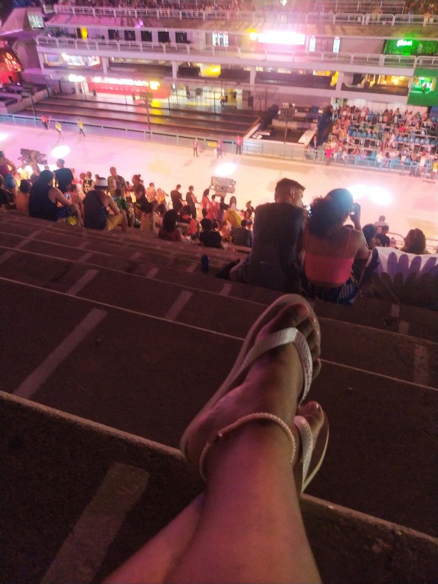 negajux_'s tweet image. Samba é filosofia, fidalguia do salão
Tem a força e a magia que acende o coração,
E pra minha alegria o meu samba vai além!
É a minha bandeira, paixão verdadeira que me satisfaz;
Essa luz tão divina ilumina os nossos quintais... 💚🤍

#dianacionaldosamba