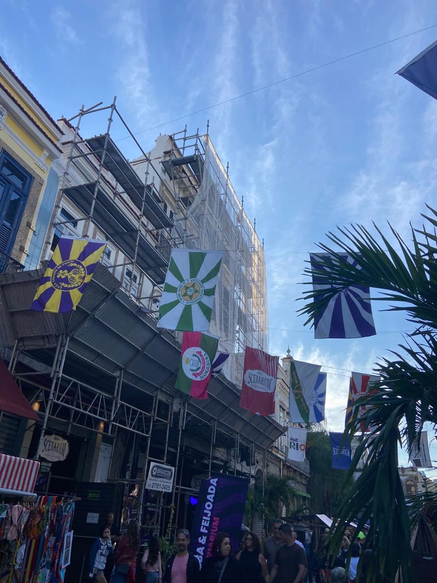 negajux_'s tweet image. Samba é filosofia, fidalguia do salão
Tem a força e a magia que acende o coração,
E pra minha alegria o meu samba vai além!
É a minha bandeira, paixão verdadeira que me satisfaz;
Essa luz tão divina ilumina os nossos quintais... 💚🤍

#dianacionaldosamba