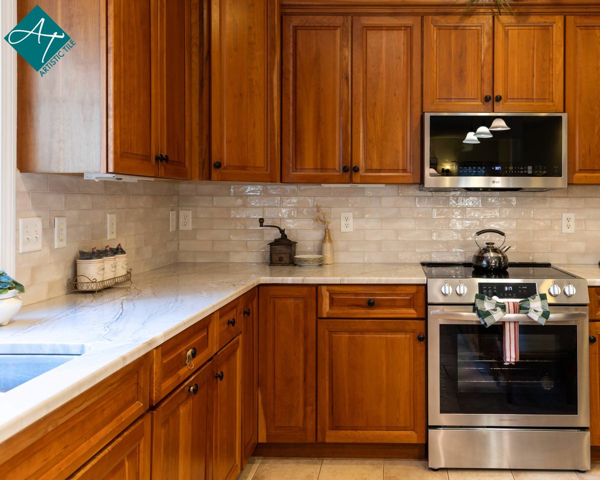 Theperfecttile's tweet image. This neutral, ceramic backsplash is the perfect way to add a little pop to your kitchen without overwhelming your space. Timeless, versatile, and effortlessly beautiful—because every detail counts.
ThePerfectTile.com

#ArtisticTile #KitchenBasksplash #KitchenRemodeling