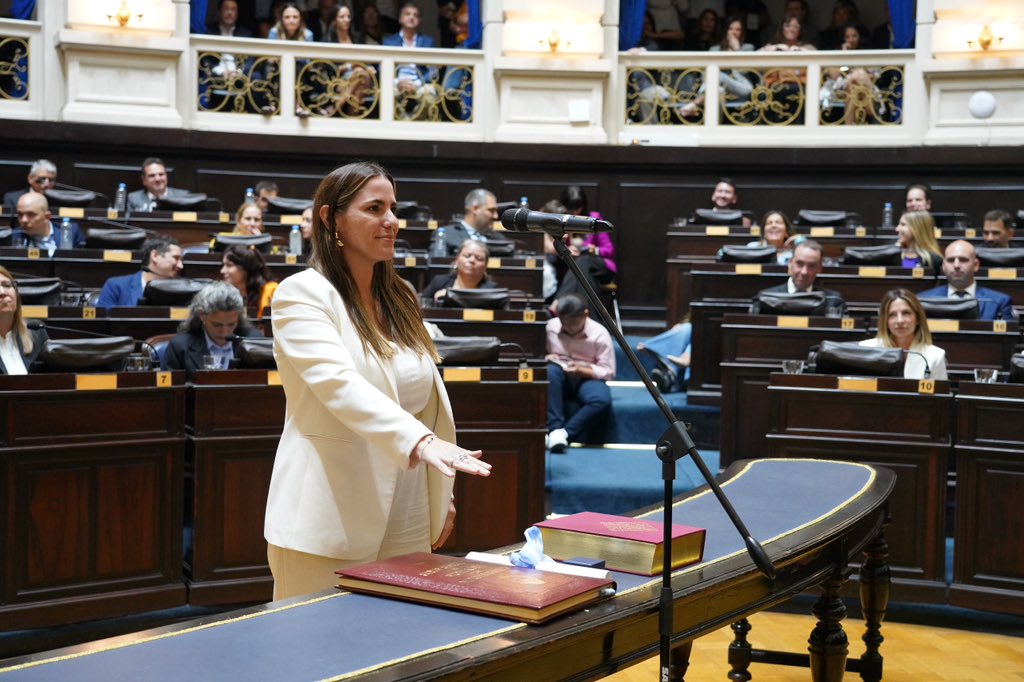 Si, Juro. 🇦🇷 Con el compromiso intacto por cada bonaerense. 
Gracias <a href="/Nestorgrindetti/">Néstor Grindetti</a> <a href="/adrianurreli/">Adrián Urreli</a> 💛