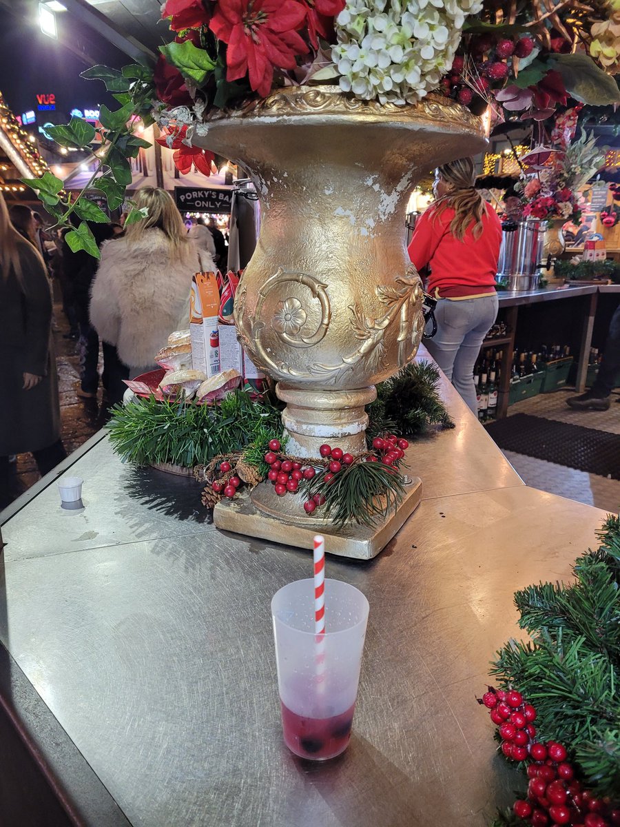 Dat_Nightmare2's tweet image. Yeah I went again..the other side of the city thiz time.. them cocktails are too nice @CrumbleNow  I'm home sis 🤣🤣