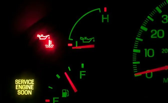 AutoGuide's tweet image. Three Warning Lights That Mean &apos;Stop Driving RIGHT NOW&apos; autoguide.com/auto-news/3-wa…