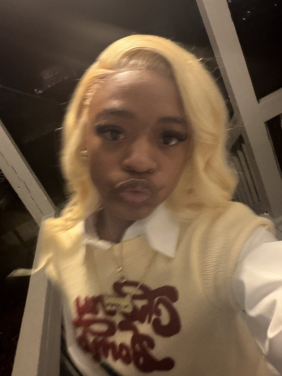 jaysonnaniaa's tweet photo. I heard blondes have more fun😏😍 https://t.co/IcCOZDShjq