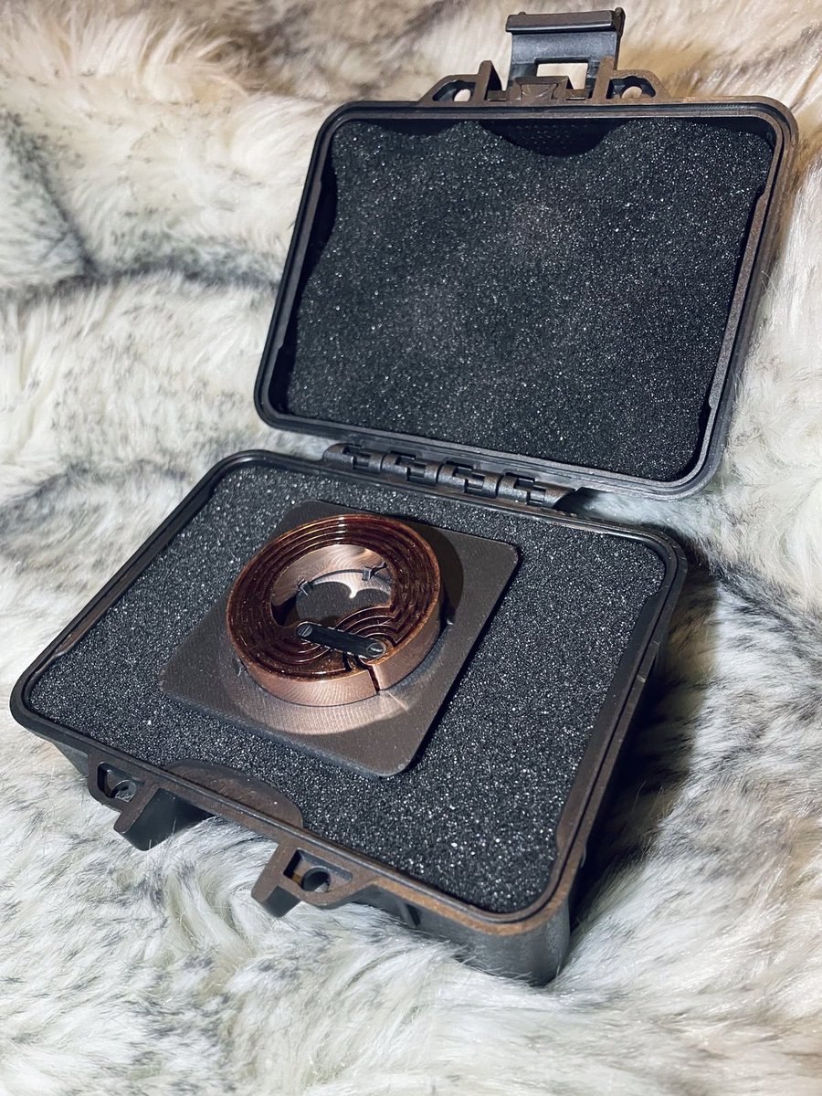 Pascal0420's tweet image. What a pleasure to finally have received my NFC1✨
Huge thanks to @phygicoil &amp;amp; @aurealarcon 👨🏻‍🎨
Unfortunately, I’m not able to have it in my own hands yet. Around Christmas I’ll be able to scan it and claim the digital edition 🎄
I’ll keep you updated 👀