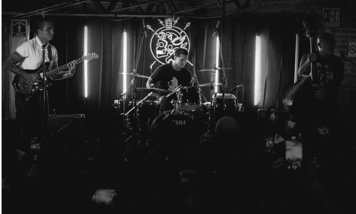 Lost Marplas vuelven al Strummer Bar
<a href="/SrFlavioOficial/">Sr Flavio Oficial</a> 
<a href="/StrummerBar/">StrummerBar</a> 
#lostmarplas #srflavio #surf #punk #skate #punkrock #surfing #cornalos #surfmusic #cumbia 
ambiente.com.ar/2025/12/01/los…