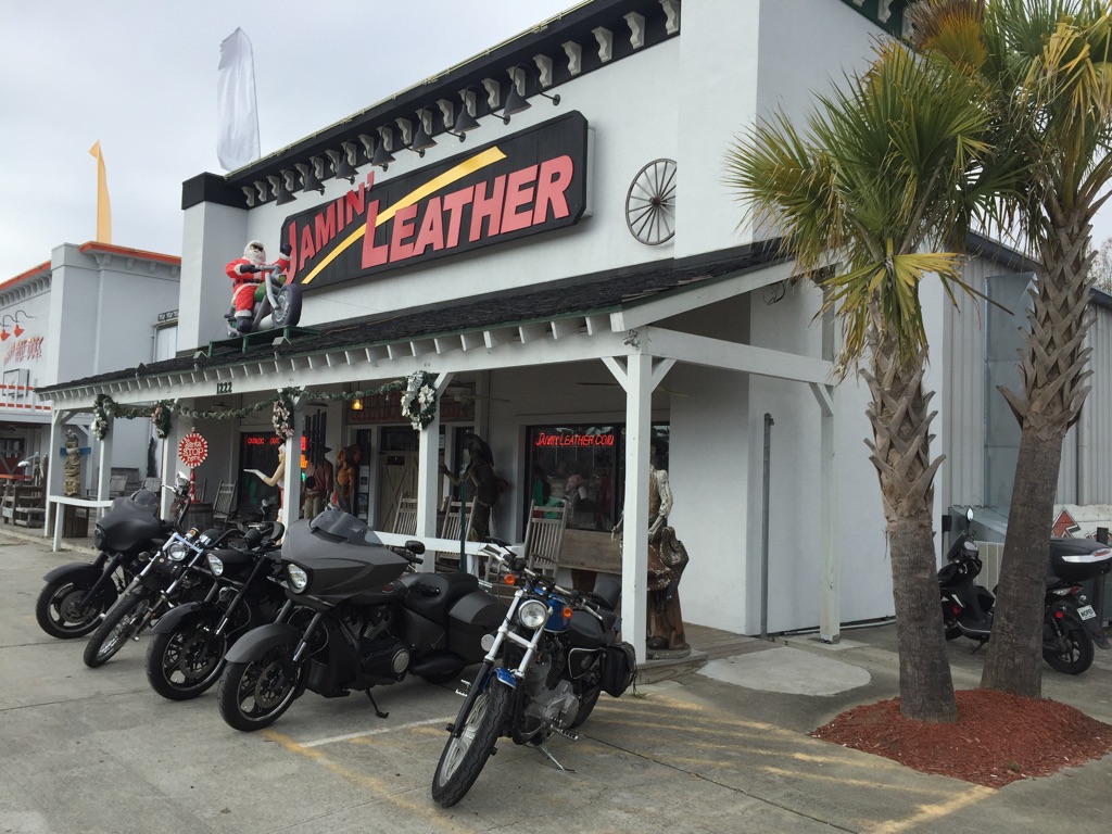 Only 23 days until Christmas! 🎄 Don’t wait — get the perfect leather gifts for your loved ones at Jamin Leather. Jackets, vests, boots, and more — shop online or in-store today! 

#JaminLeather #ChristmasCountdown #LeatherGifts #ShopLocal #HolidayShopping