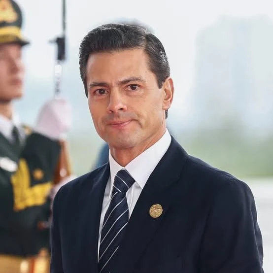 Y va de nuevo, para que les siga ardiendo a los chairines 😎👇
LA PENSIÓN PARA ADULTOS MAYORES NO ES DE AMLO, NO ES DE MORENA Y ¡¡¡NO DESAPARECE SI PIERDEN EL PODER!!!
1. ¿Quién creó realmente la ayuda para adultos mayores?
No fue AMLO. No fue Morena. No fue la 4T.
******  2001 –