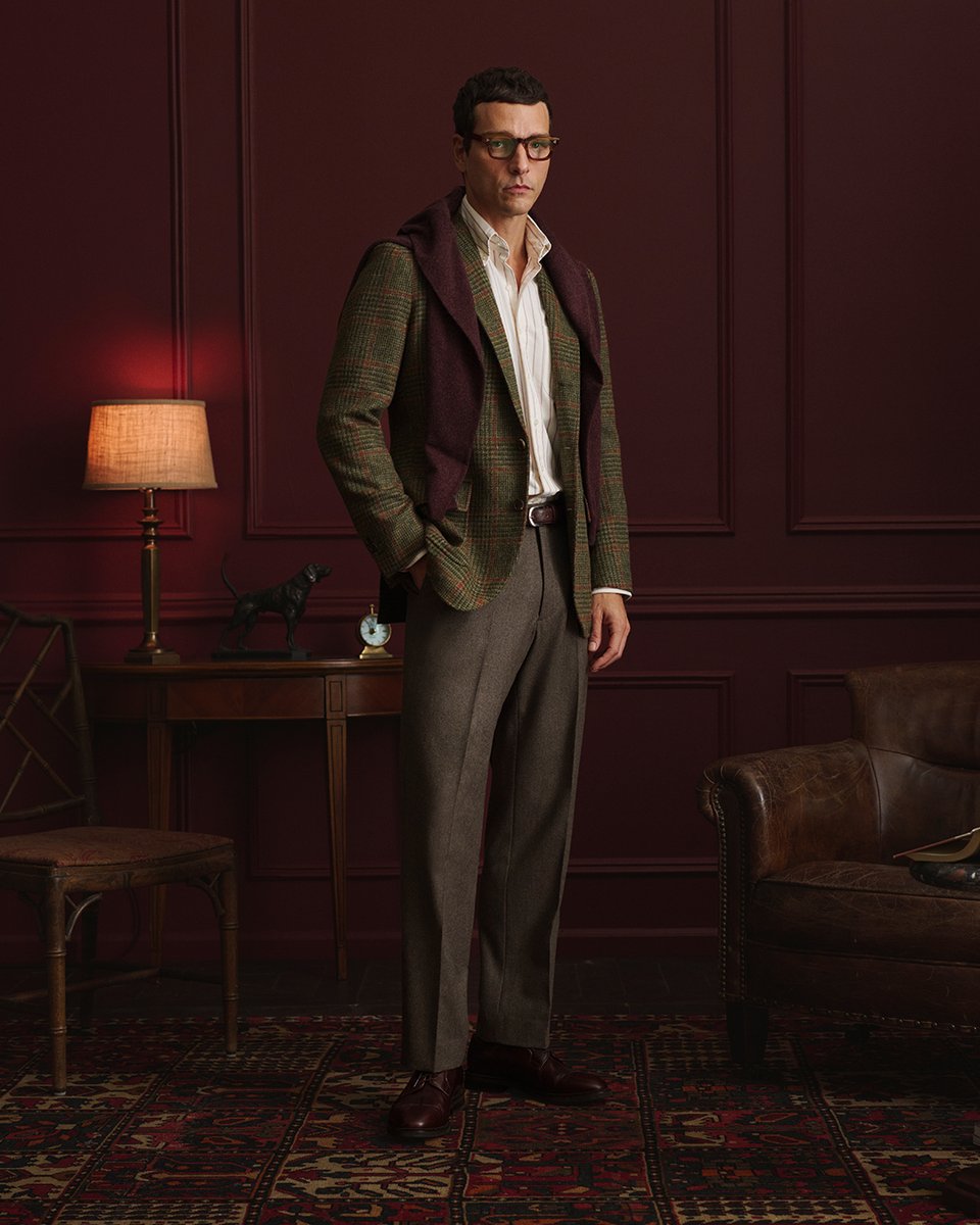 ProperCloth's tweet image. The Holiday Style Guide 

A study in comfort and craftsmanship, designed for the gatherings, pauses, and small moments that shape the holidays.

Check out the guide here: propercloth.com/style-guide/ho…