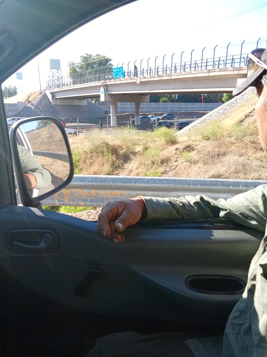 🔴Precaución por accidente de tránsito en Ruta del Maipo Eje Acceso Sur Km 31 sector paso Superior San Jorge en la comuna de Buin al sur por colisión múltiple de vehículos menores, equipos de asistencia vial en tránsito <a href="/biobio/">BioBioChile</a> <a href="/chile_accidente/">Accidente Chile</a> <a href="/Louisvasquez23/">LUIS@REPORTESCHILE 🇨🇱</a> <a href="/Pabl0Manzanares/">EMERGENCIAS CHILE.</a>