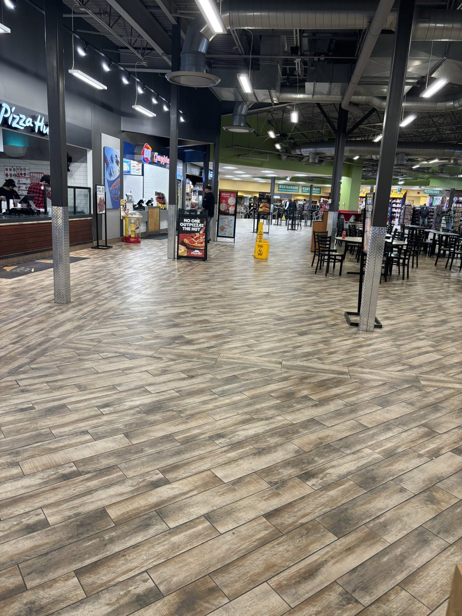 ThisIsNotKenny2's tweet photo. Special sight here at the worlds largest truck stop this Tuesday afternoon https://t.co/pVEJIF9jE3
