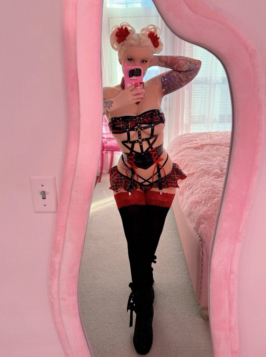 Theme: Bows
Violet Doll
<a href="/VioletDoll/">Violet Doll</a> 
<a href="/xVioletDollx/">Violet Doll</a>