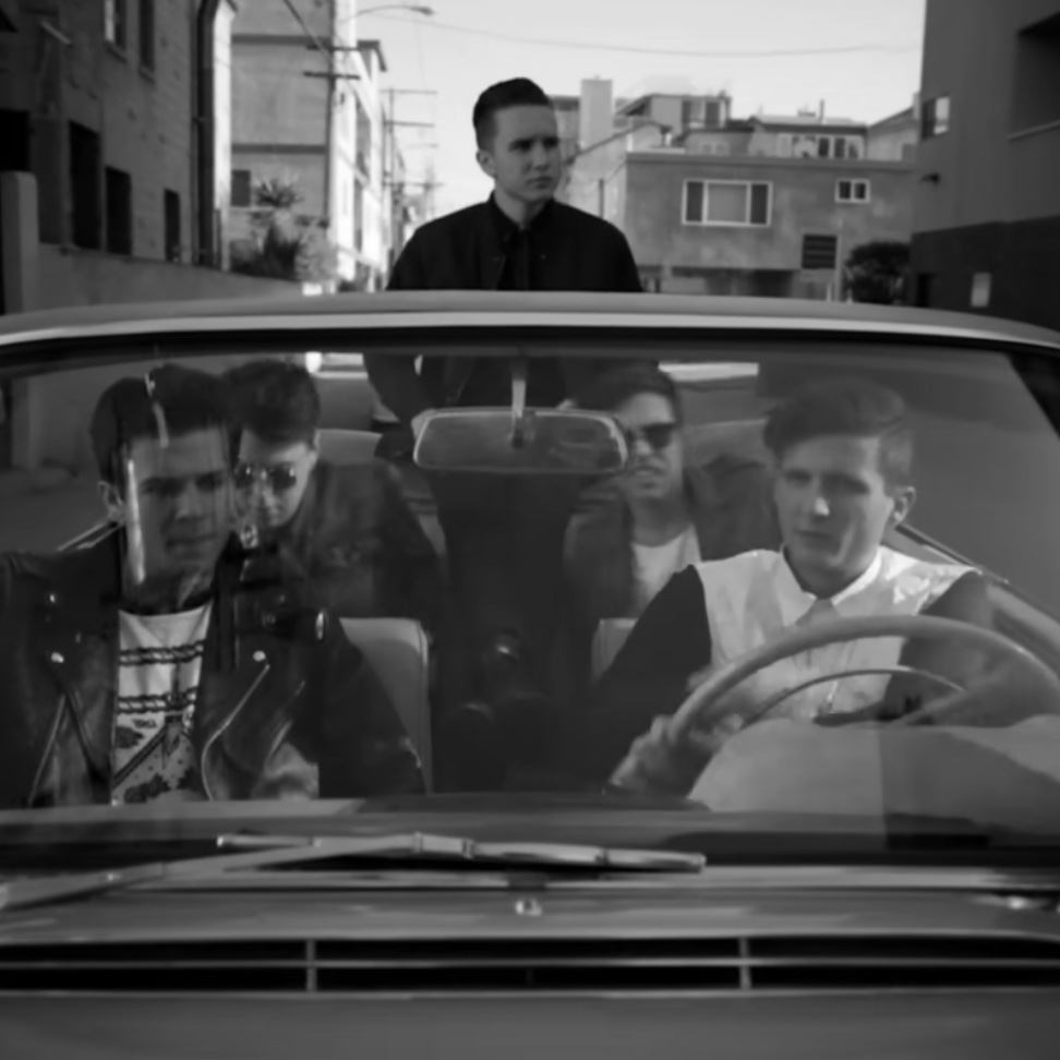 PopBase's tweet image. 13 years ago today, The Neighborhood released ‘Sweater Weather.’